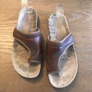 Merrell sandals 10 Genda -5 for $25-anything $15 and under.